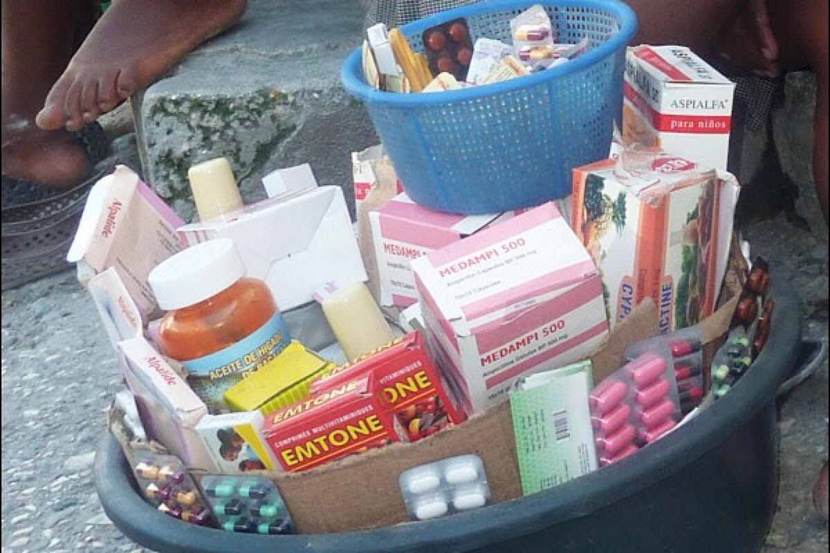 Vente de médicaments illicites en Haïti © lavimiyo 