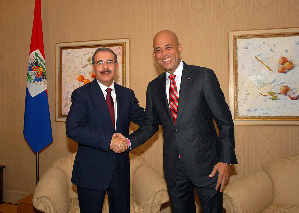 Danilo Medina et Michel Martelly. Crédit photo: https://www.holapolitica.com/