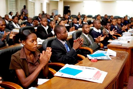 Le parlement Jeunesse d'Ha&iuml;ti. Cr&eacute;dit photo : https://espacinsular.org